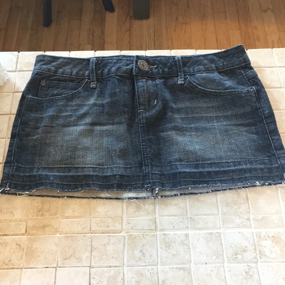 Guess denim skirt.. Size 28 - Picture 1 of 2